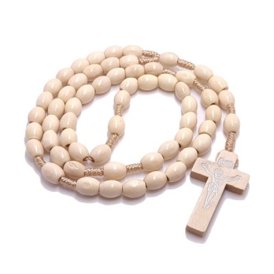 Różaniec drewniany na sznurku owal beż 046