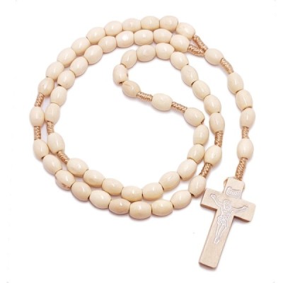Różaniec drewniany na sznurku owal beż 046